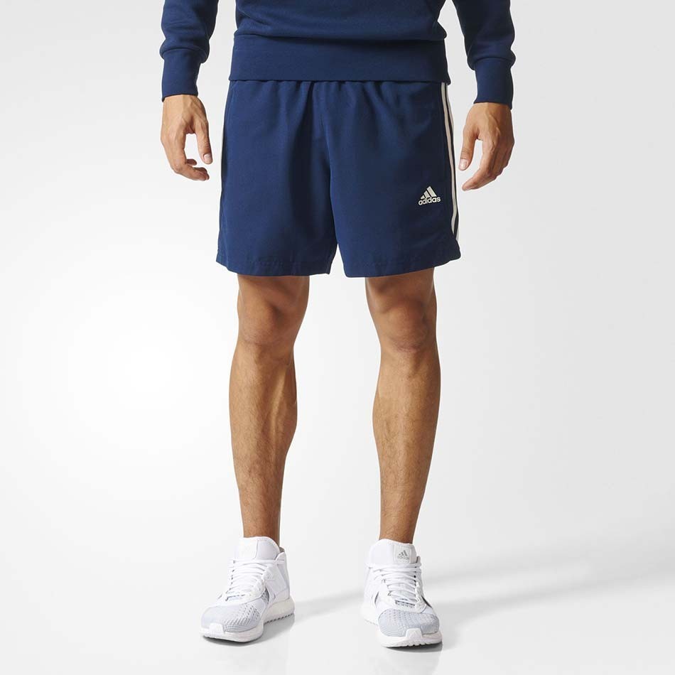 Shorts with outlet stripes