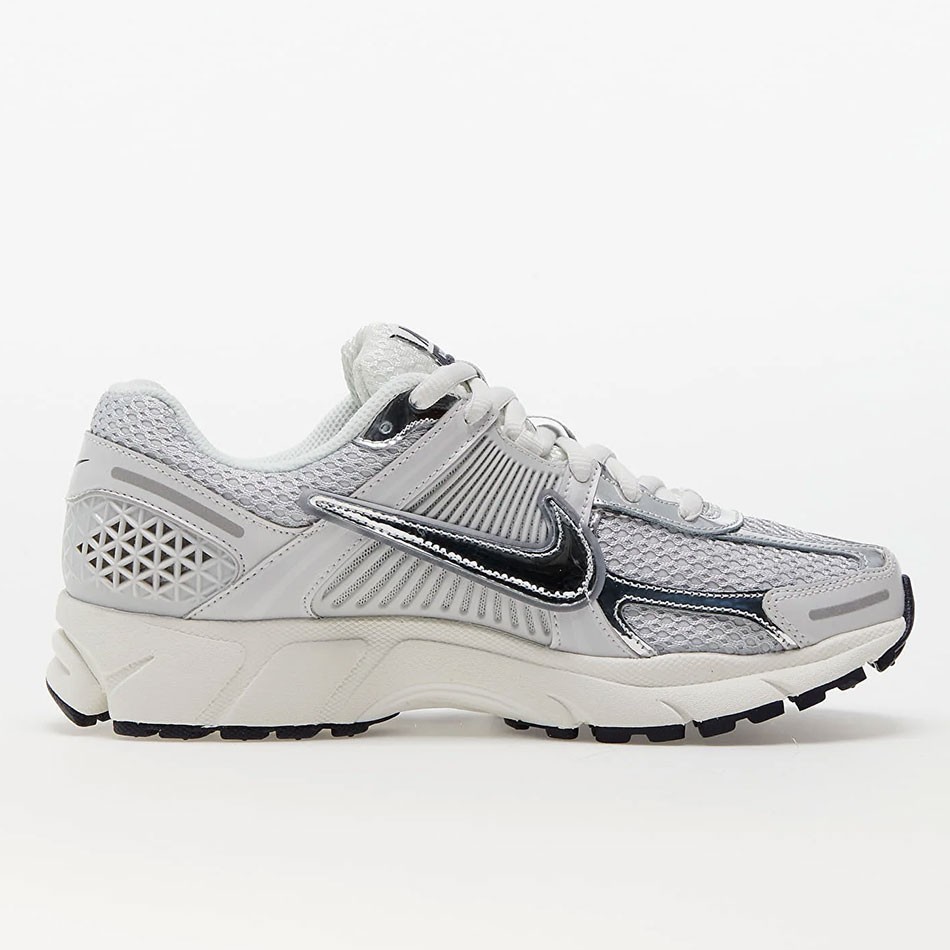 کتانی پیاده روی مردانه نایک Nike Vomero 5